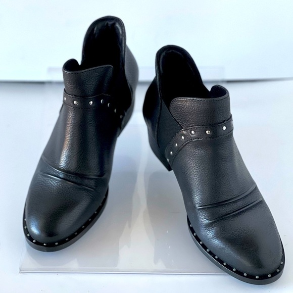 Earth Women's Black Leather Ankle Bootie Cut Out Studded Chelsea Boots Heels 5.5 - Picture 3 of 10